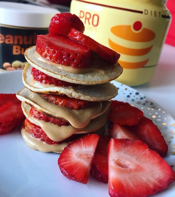 OvoWhite Pancakes Pro Strawberry Cake 600g - 2