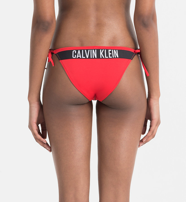 Calvin Klein Plavky Cheeky String Side Červené Spodni Diel - 2
